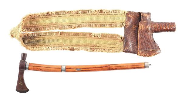 Especially fine and historical circa-1780 inlaid pipe tomahawk that belonged to Sir Alexander Mackenzie (1764-1820), first European to reach the Pacific Ocean. Featured in numerous prestigious reference books. Accompanied by NRA silver medal awarded in its ‘Ten Best Weapons’ competition, 1984, and archival documentation. Estimate $150,000-$500,000 尤其是在1780年左右,亚历山大·麦肯齐爵士(1764-1820)的镶嵌管战斧,是第一个到达太平洋的欧洲人。在许多著名的参考书中都有介绍。伴随着NRA在1984年“十大最佳武器”竞赛中获得的银牌和档案文件。估计15万至50万美元