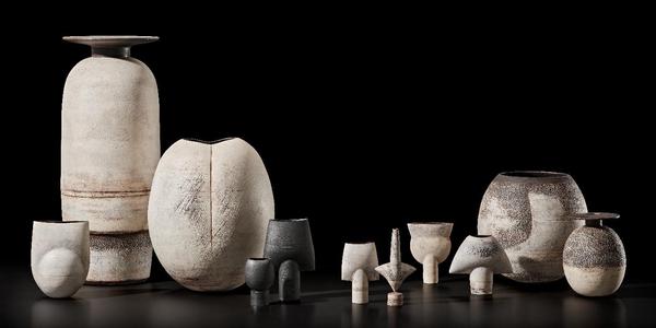 A selection of ceramics by Hans Coper Hans Coper精选的陶瓷作品