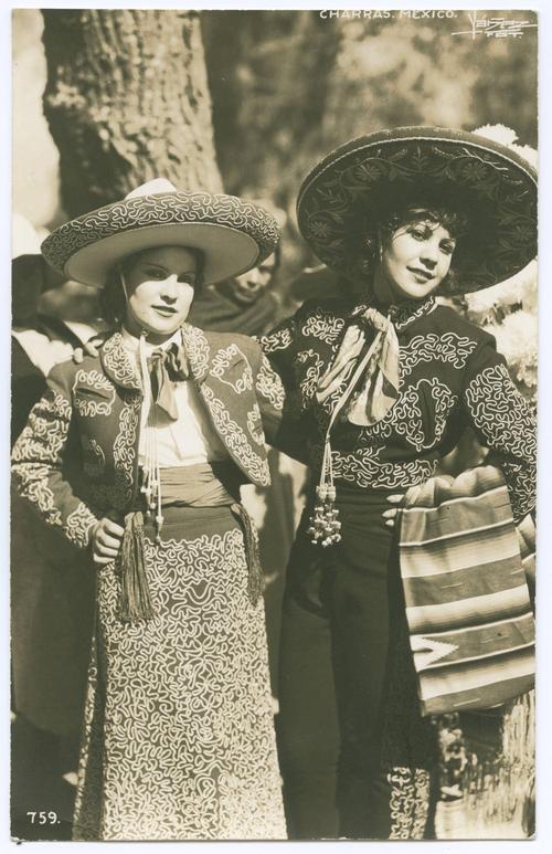 Mauricio Yáñez (Mexican, 1881–1939), “Charras, Mexico,” c. 1918–29. Gelatin silver print, 5 1/2 x 3 1/2 in. (14 x 9 cm). DeGolyer Library, SMU. 毛里西奥Yáñez(墨西哥人,1881-1939),“墨西哥的查拉斯”,约1918-29年。明胶银印刷,5 1/2 x 3 1/2英寸。(14 x 9厘米)。戴果尔库,SMU。