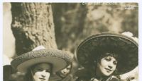 毛里西奥Yáñez(墨西哥人，1881-1939)，“墨西哥的查拉斯”，约1918-29年。明胶银印刷，5 1/2 x 3 1/2英寸。(14 x 9厘米)。戴果尔库,SMU。＂title=
