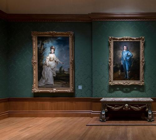 在胡廷顿的桑顿肖像画廊的装置视图。从左到右:约书亚·雷诺兹，戴安娜(萨克维尔)，克劳斯比子爵夫人，1777年;托马斯·庚斯伯勒，《蓝色男孩》，1770年;托马斯·庚斯伯勒，伊丽莎白(詹克斯)·博福伊，后伊丽莎白·派克罗夫特，约1780年。亨廷顿图书馆，艺术博物馆和植物园。