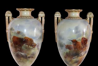 皇家伍斯特手绘瓷花瓶一对，签署约翰·斯顿。