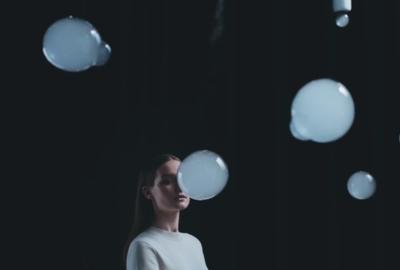 New Spring, 2017.  Aluminium, robotics, fog, scent.  Courtesy of COS x Studio Swine.  Photo: Juriaan Booij