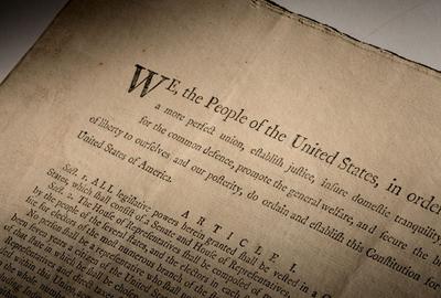 1787年在费城举行的制宪会议上，由代表们采用的美国宪法的极其罕见的第一版印刷本，将于11月在苏富比拍卖。