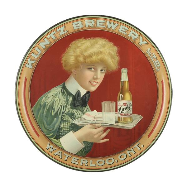 20世纪初昆茨啤酒厂“博洛尼亚女孩”平版锡制啤酒托盘，加拿大最受欢迎的啤酒托盘之一，直径13¾英寸（约4000-6000美元）。
