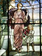 路易·康福特·蒂凡尼的标志性窗户非常精致，它们通常被称为“玻璃画”。