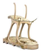 爱德华七世的《爱的情人》椅子。这把椅子让臭名昭著的花花公子可以同时和两个女人“娱乐”。